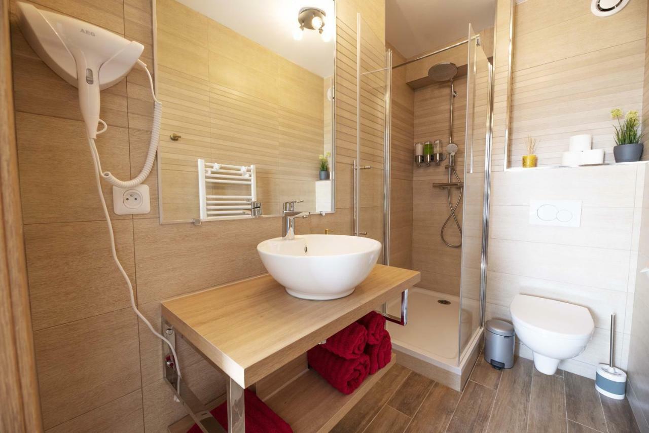 Beausoleil Metro Paris Sud Apartment *