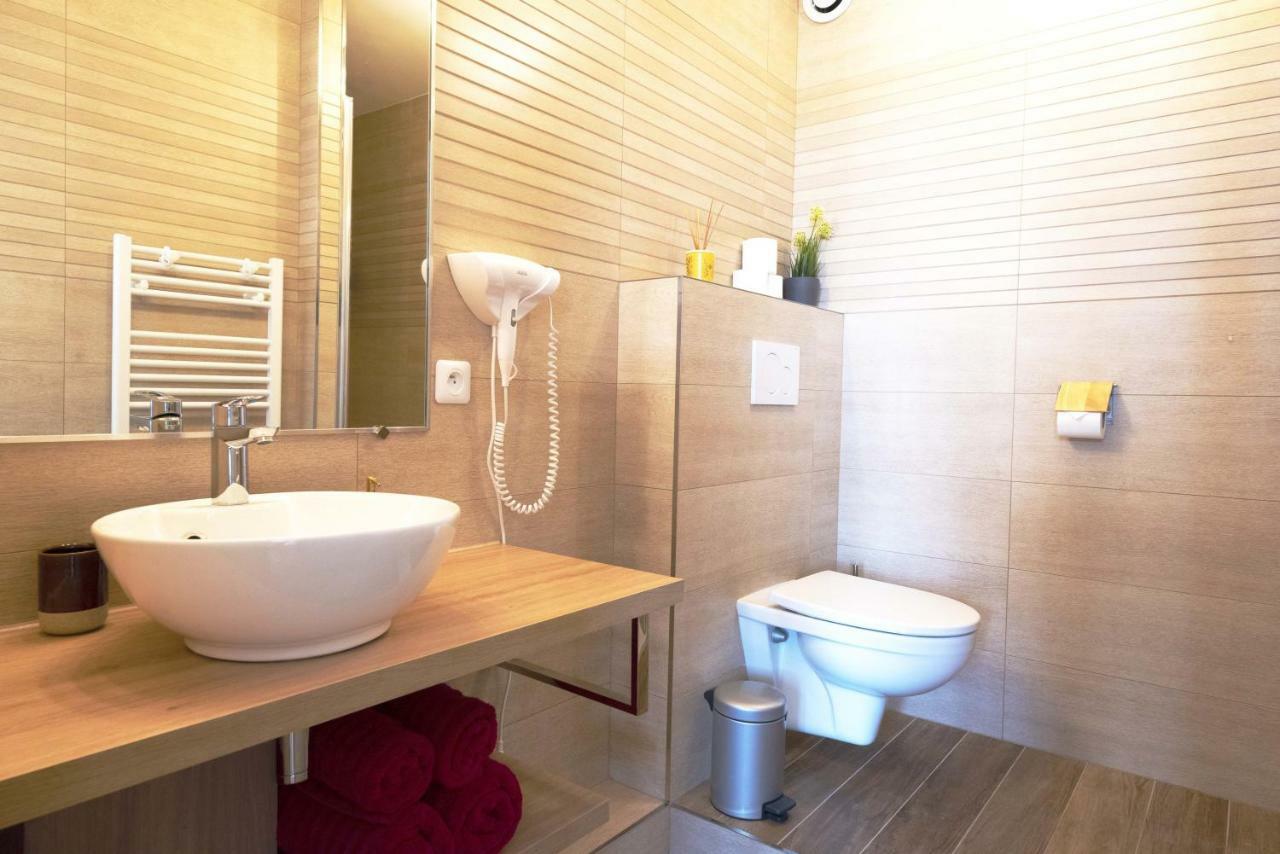 Beausoleil Metro Paris Sud Apartment *